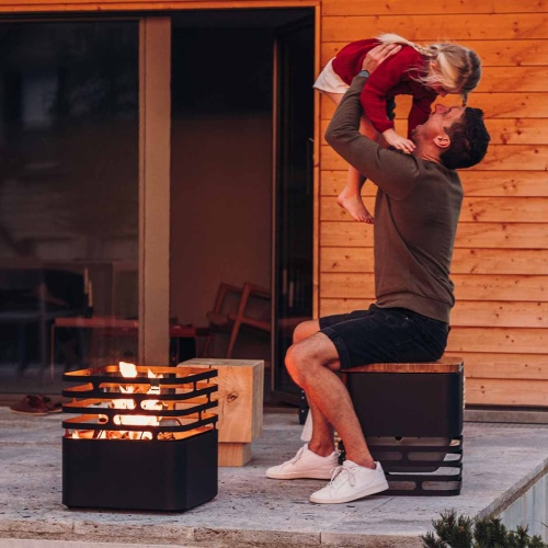 Planche en bois assise brasero Cube noir Höfats
