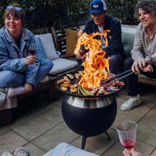 moon-45-plancha-grillset-amis-ambiance-exterieur_53252167