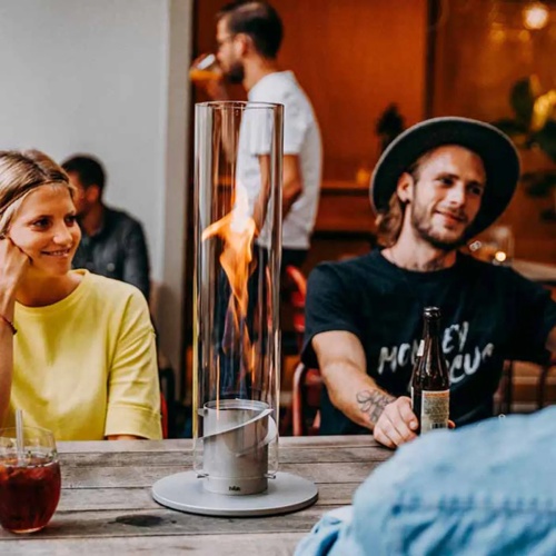 spin-900-ambiance-amis-table-exterieur-cheminee-de-table